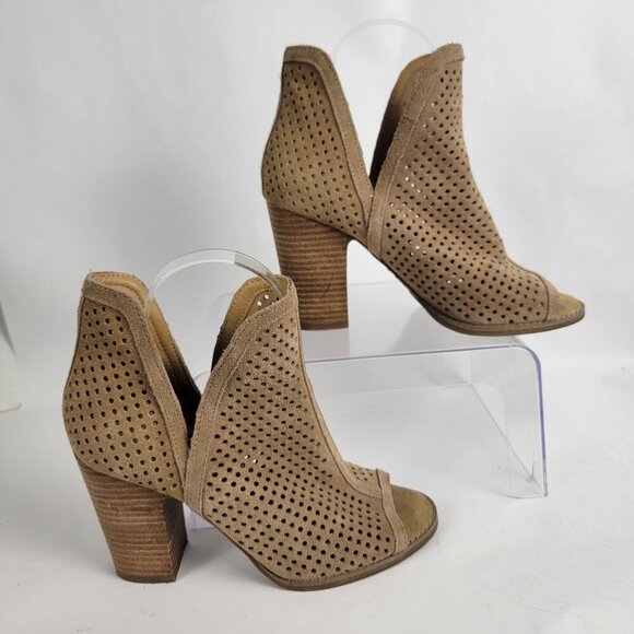 Lucky Brand Larise Womens 7 Perforated Suede Slit Notched Booties Tan Peep‎ Toe - Picture 1 of 13